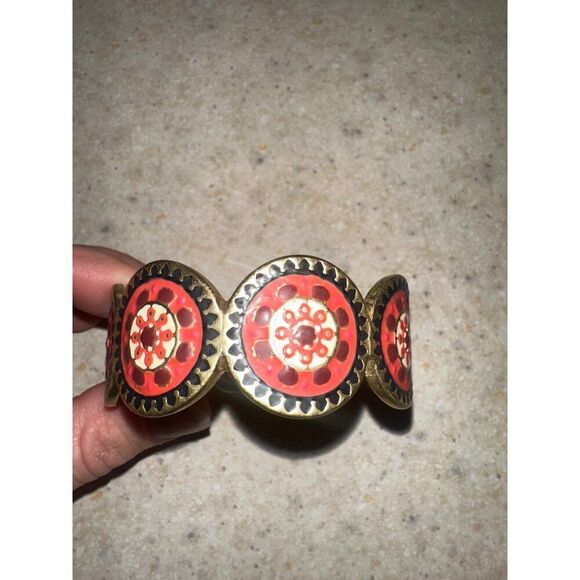 LUCKY BRAND COUTURE SUZANI CIRCLE RED ENAMEL GOLDEN METAL LARGE BANGLE BRACELET - Picture 4 of 10